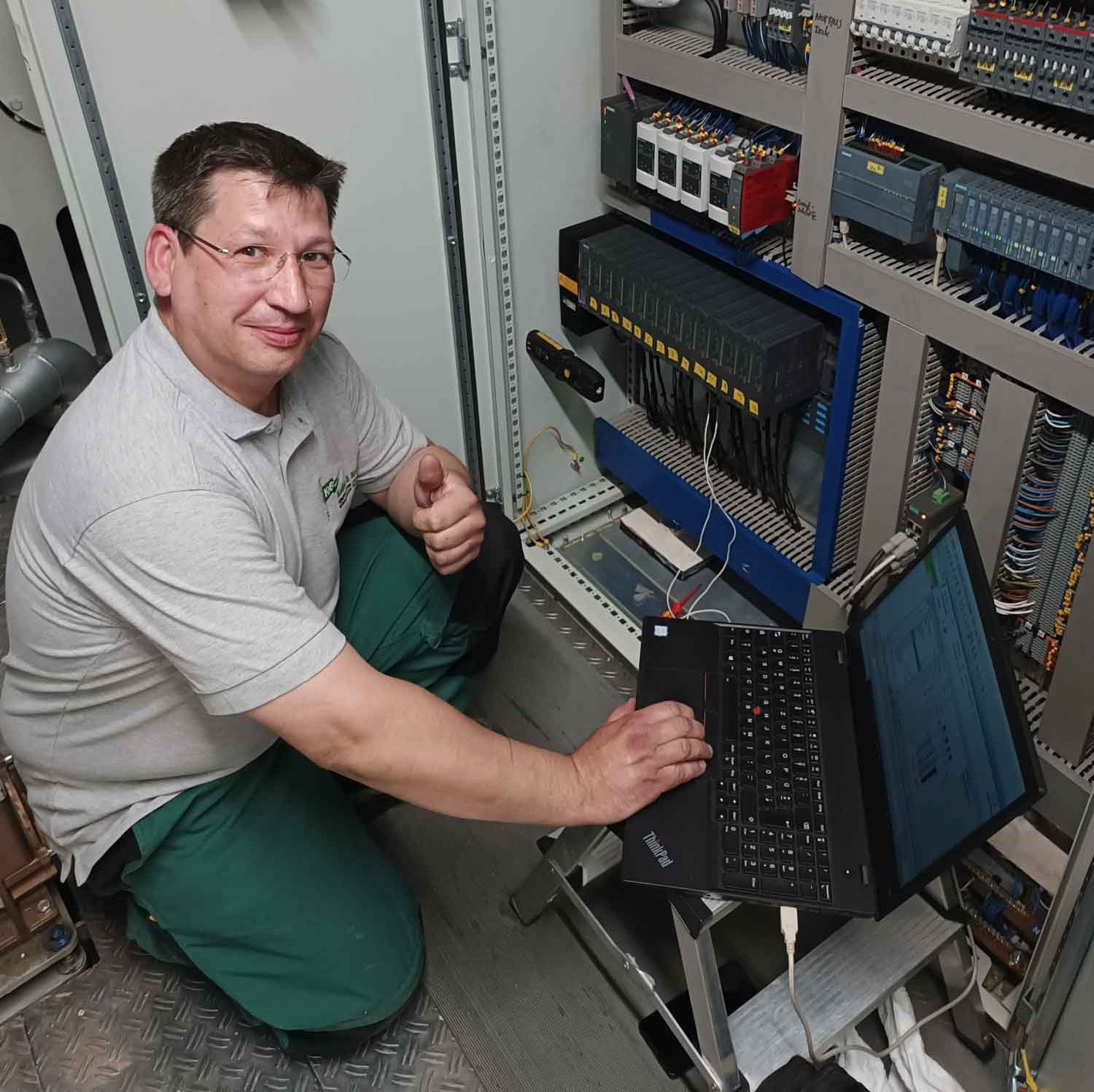 Kadlec & Brödlin GmbH – Servicetechniker (w/m/d) Industrielle Elektrotechnik Elektrische Energieverteilung