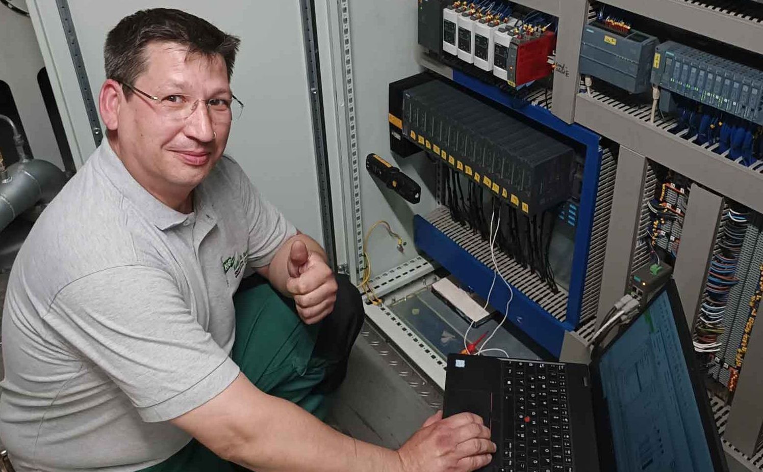 Kadlec & Brödlin GmbH – Servicetechniker (w/m/d) Industrielle Elektrotechnik Elektrische Energieverteilung